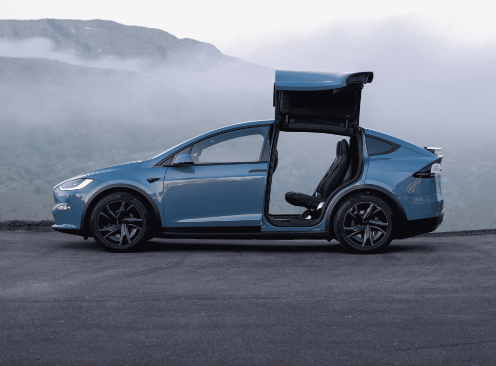 Model-X-New-Exterior-Carousel-Sl